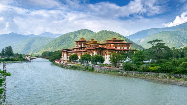 Fototapeta Panorama viiew of Punakha Dzong Monastery, one of the largest monestary in Asia, Punakha, Bhutan