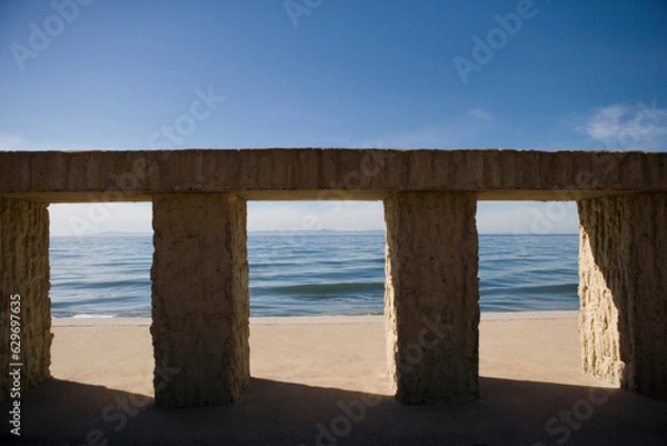Fototapeta stone bench overlooking ocean