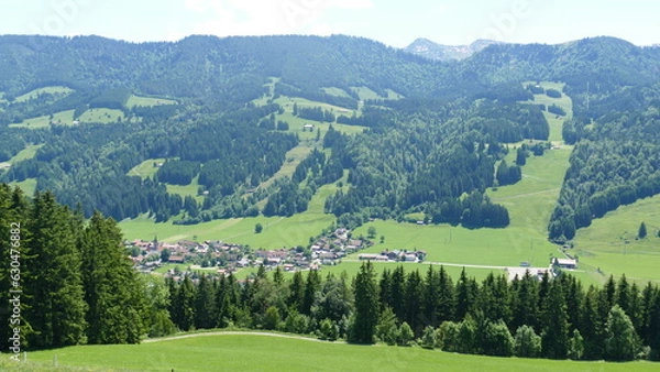 Fototapeta Bergdorf in den Allgäuer Alpen