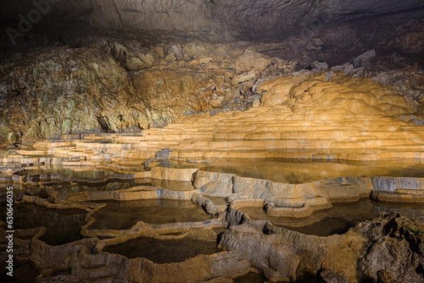 Fototapeta 夏の秋芳洞　百枚皿　山口県美祢市　Akiyoshi Cave in summer. Yamaguchi Pref, Mine City.