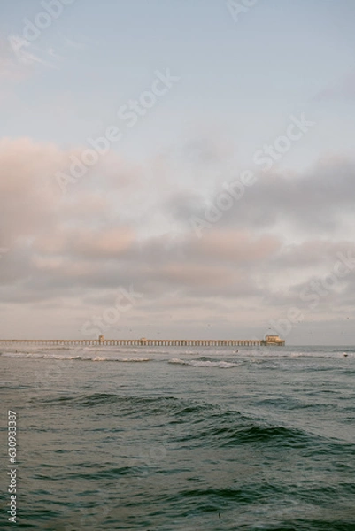 Fototapeta Pionowe ujęcie molo oceanu