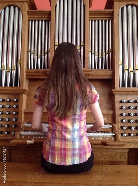 Obraz органистка играет на органе