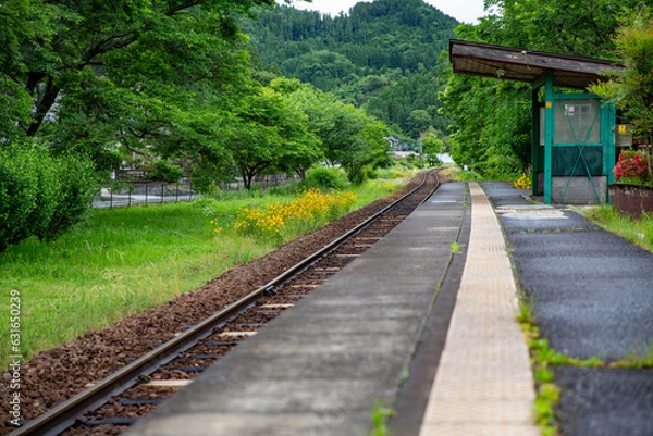 Obraz 人のいない田舎の駅のホーム