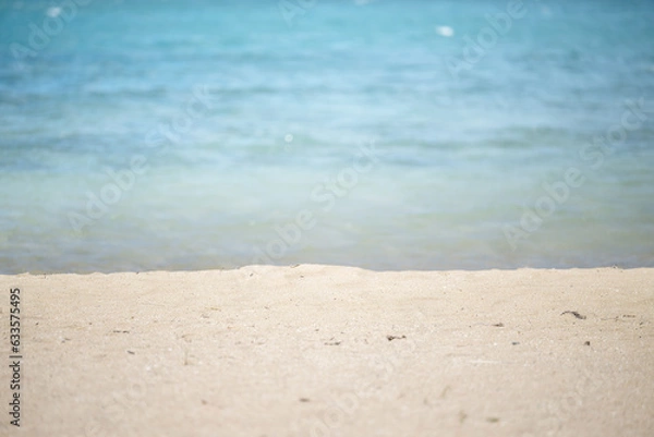 Fototapeta 白い砂浜と透明な海　海の旅行や背景素材に