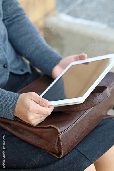 Obraz ベンチでタブレット