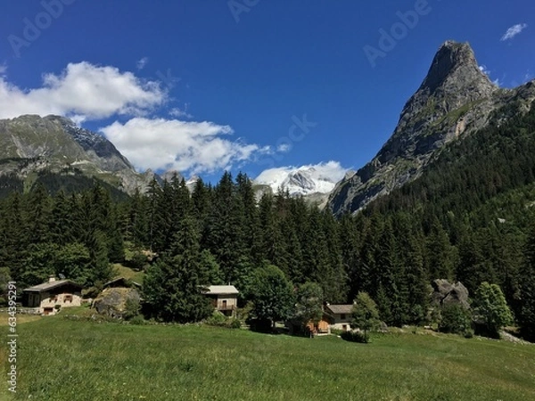 Fototapeta La Grande Casse depuis le hameau de Chollière. Pralognan la Vanoise, Parc national de la Vanoise, Alpes du Nord, Tarentaise, Savoie, France.