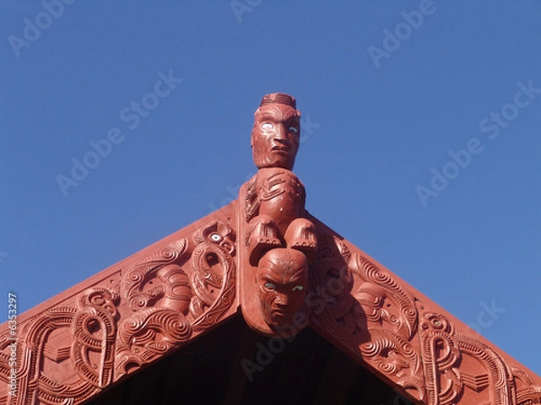 Obraz a carved roof