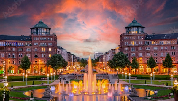 Obraz Mannheim, Germany. View on Friedrichsplatz at sunset with fountain creating splendid water and color effects. 2013-06-16.