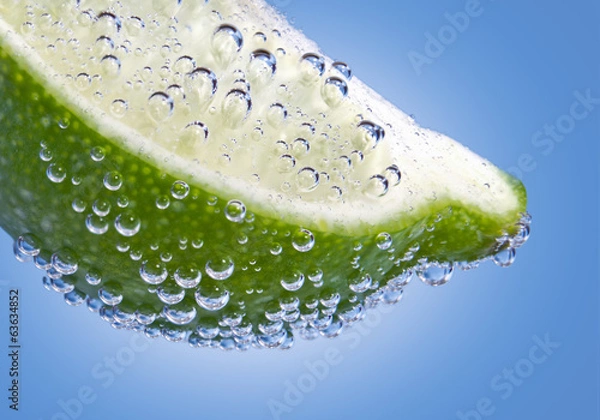 Obraz Macro Lime Wedge with Bubbles