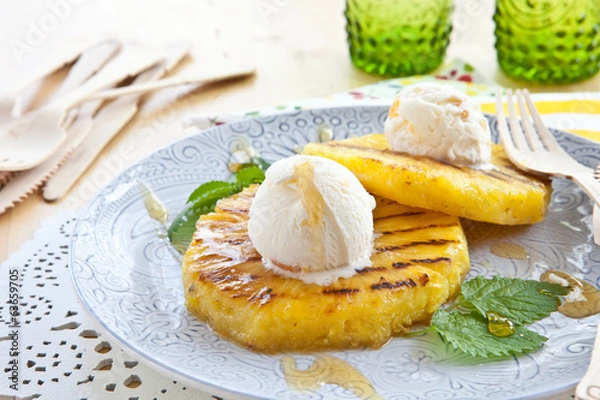 Obraz Gegrillte Ananas mit Eiscreme