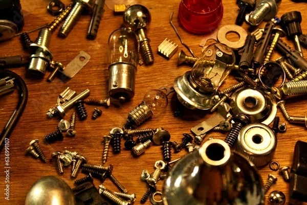 Fototapeta lamp between screws