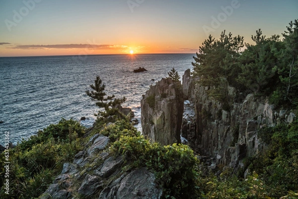 Obraz 福井 夏の東尋坊から眺める日本海をオレンジ色に染める夕陽