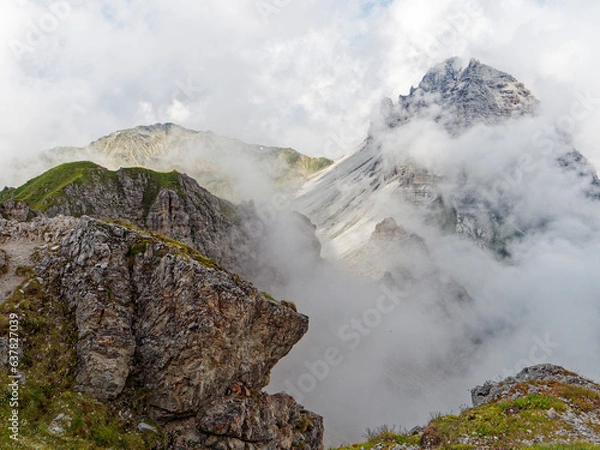 Fototapeta Views on the trail to Hoher Burgstall in the Stubai Alps in Austria. Picturesque clouds covered the peaks