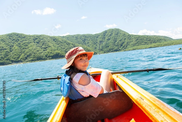 Obraz カヤックを楽しむ女の子