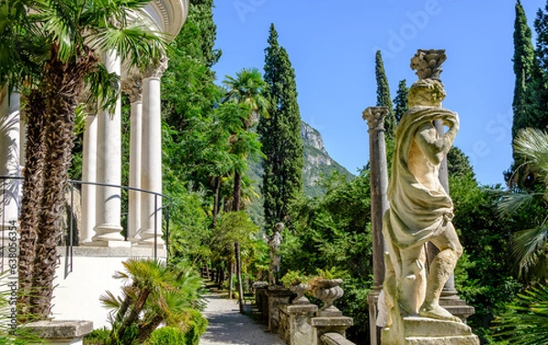 Obraz statue in the park