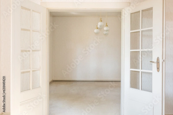 Obraz weiße Flügeltür mit Fenster Altbau