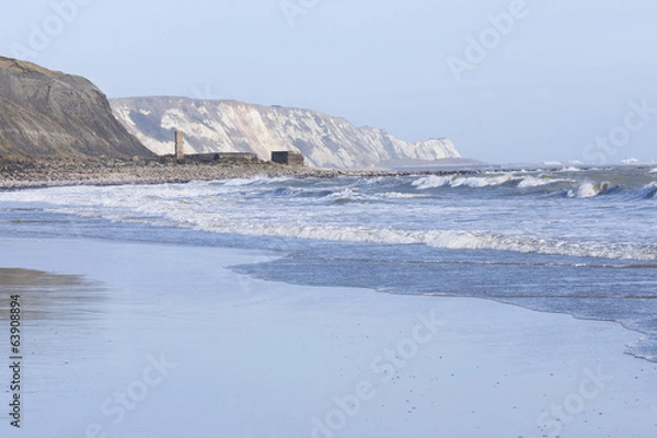 Fototapeta Rough see and white waves at Folkestone beach looking out to Dov