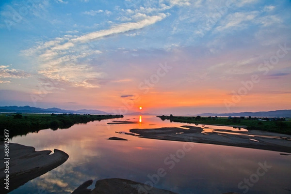 Fototapeta 河川の日の出