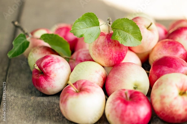 Obraz Apples on a wooden background