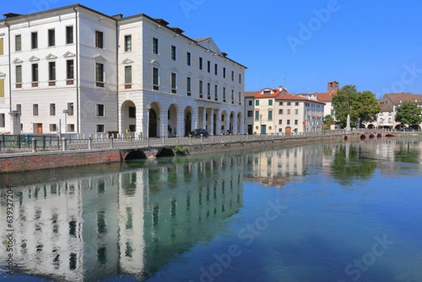 Fototapeta EDIFICIO STORICO CON RIFLESSO SULL'ACQUA, HISTORICAL BUILDING WITH REFLECTIONS ON THE WATER