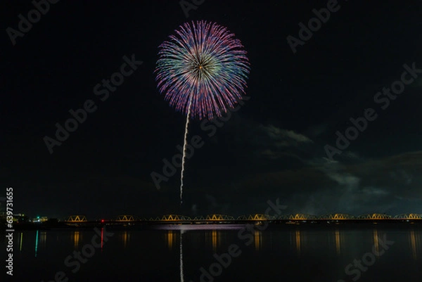 Fototapeta 夏の夜空に咲く大輪の花火