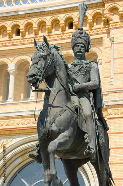 Fototapeta Statue of Ernest Augustus I in front of the Hannover central sta