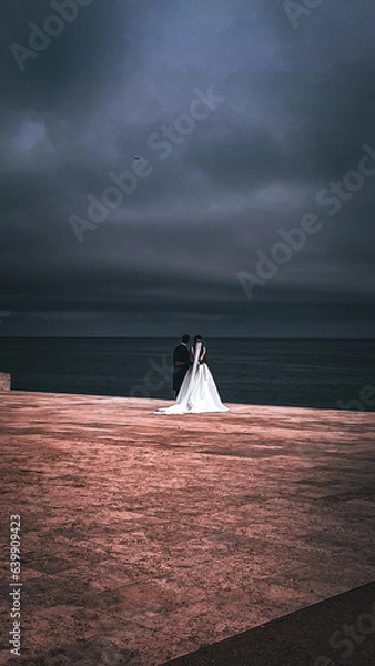 Obraz Pareja postando antes de casarse