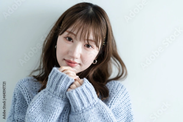 Fototapeta 透明感のあるチャーミングな女性