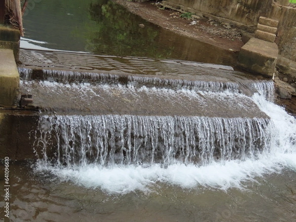 Fototapeta water flowing from a waterfall