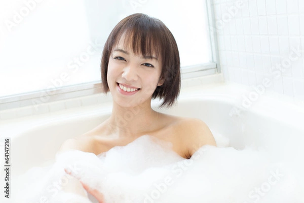 Fototapeta お風呂に入る女性