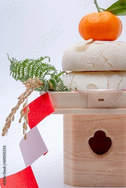 Obraz 鏡開き前のひび割れた鏡餅