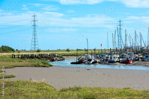Fototapeta Various boats and Yachts in Oare Creek near Faverhsam in Kent 