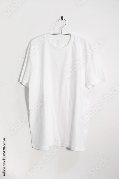 Fototapeta ハンガーにかけられた白いTシャツ