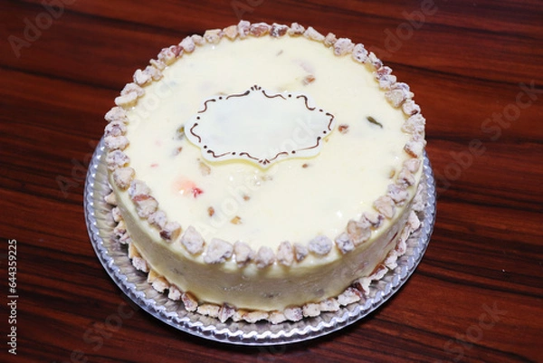Fototapeta 白いチーズのデコレーションケーキ、ムース