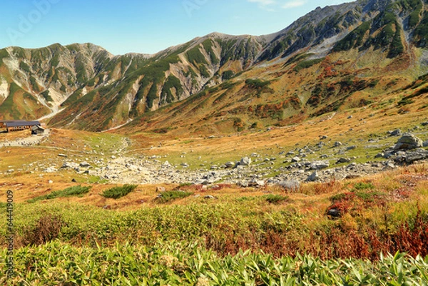 Obraz 秋の室堂山展望台の登山道から望む室堂平方面の景色