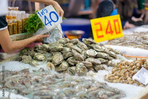 Obraz Glistening Treasures: Fresh Oysters on Display at Thailand Seafood Market with Price Sign 40 baht per item
