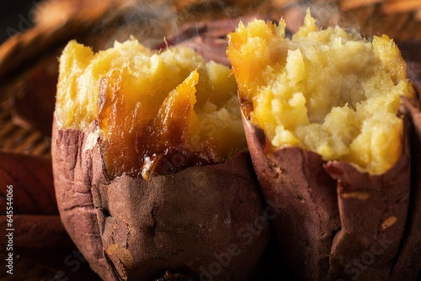 Obraz 熱々、ほっくほくの石焼芋