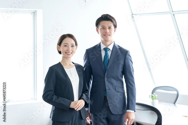 Fototapeta オフィスで働く男女　ポートレート