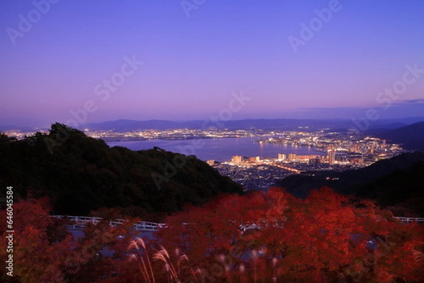Obraz 比叡山ドライブウェイ夢見が丘から見る琵琶湖と紅葉の夕景