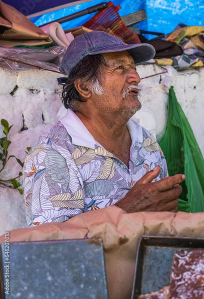 Obraz Elderly latino man posing for a photograph and speaking