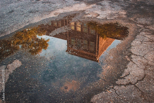 Fototapeta old abandoned building relfection