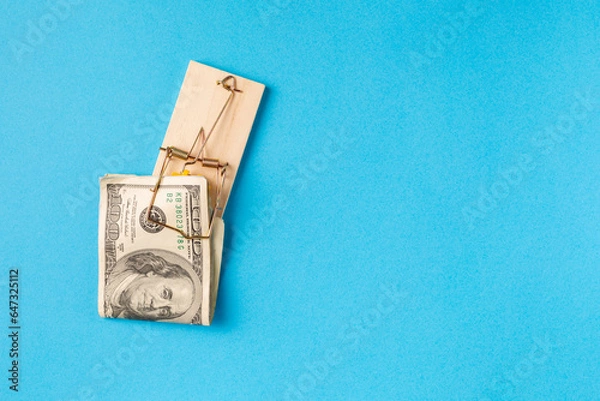 Obraz Money in the mousetrap. The concept of corruption, bribery, fraud. Punishment for corruption and bribery.