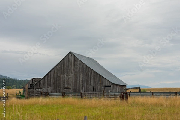 Fototapeta Cascade Lake Barn
