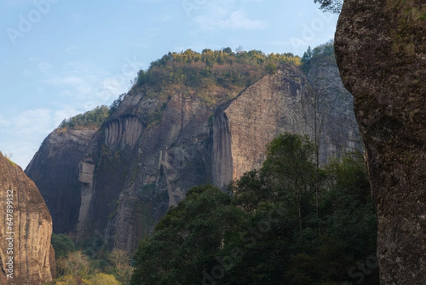 Fototapeta Close up on a rocky cliff and the mountains and hills of Wuyishan