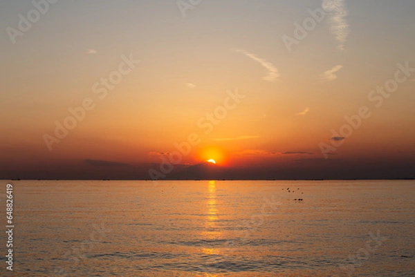 Fototapeta ダイヤモンド富士 - 富士山に3分の2隠れた夕日