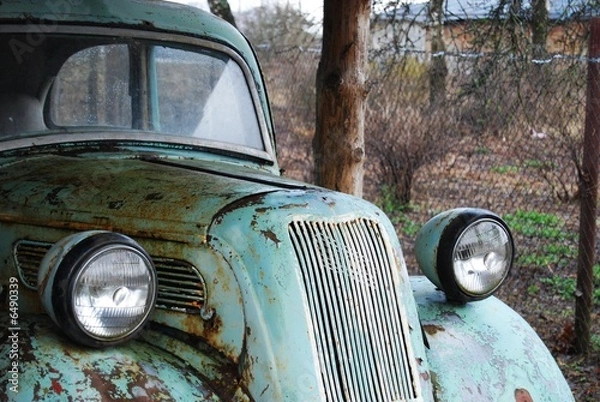 Obraz Antique rusted car front view 