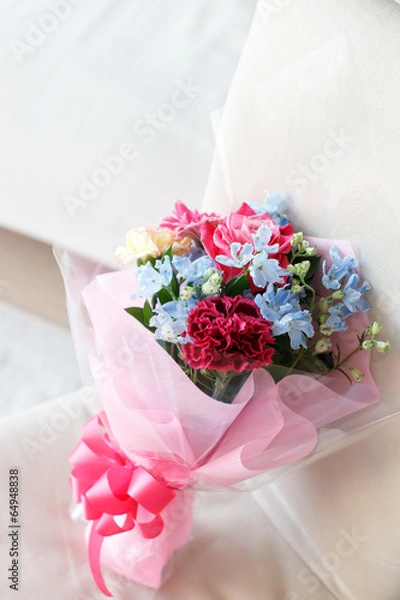 Obraz 椅子の上の花束