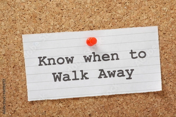Fototapeta Know When to Walk Away advice on a cork notice board