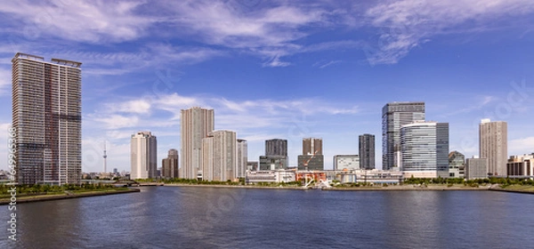 Fototapeta 水辺に建つ東京のビル群