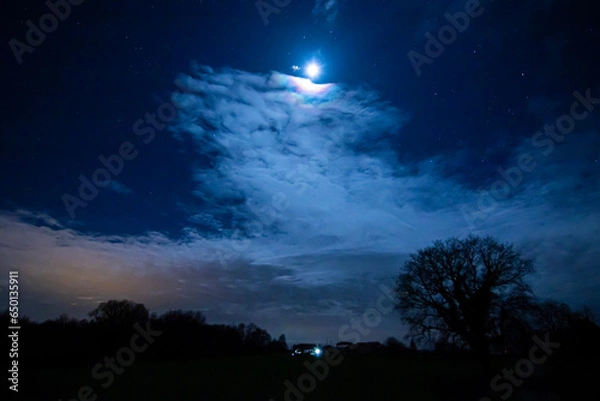Obraz Moon in cloudy cliff